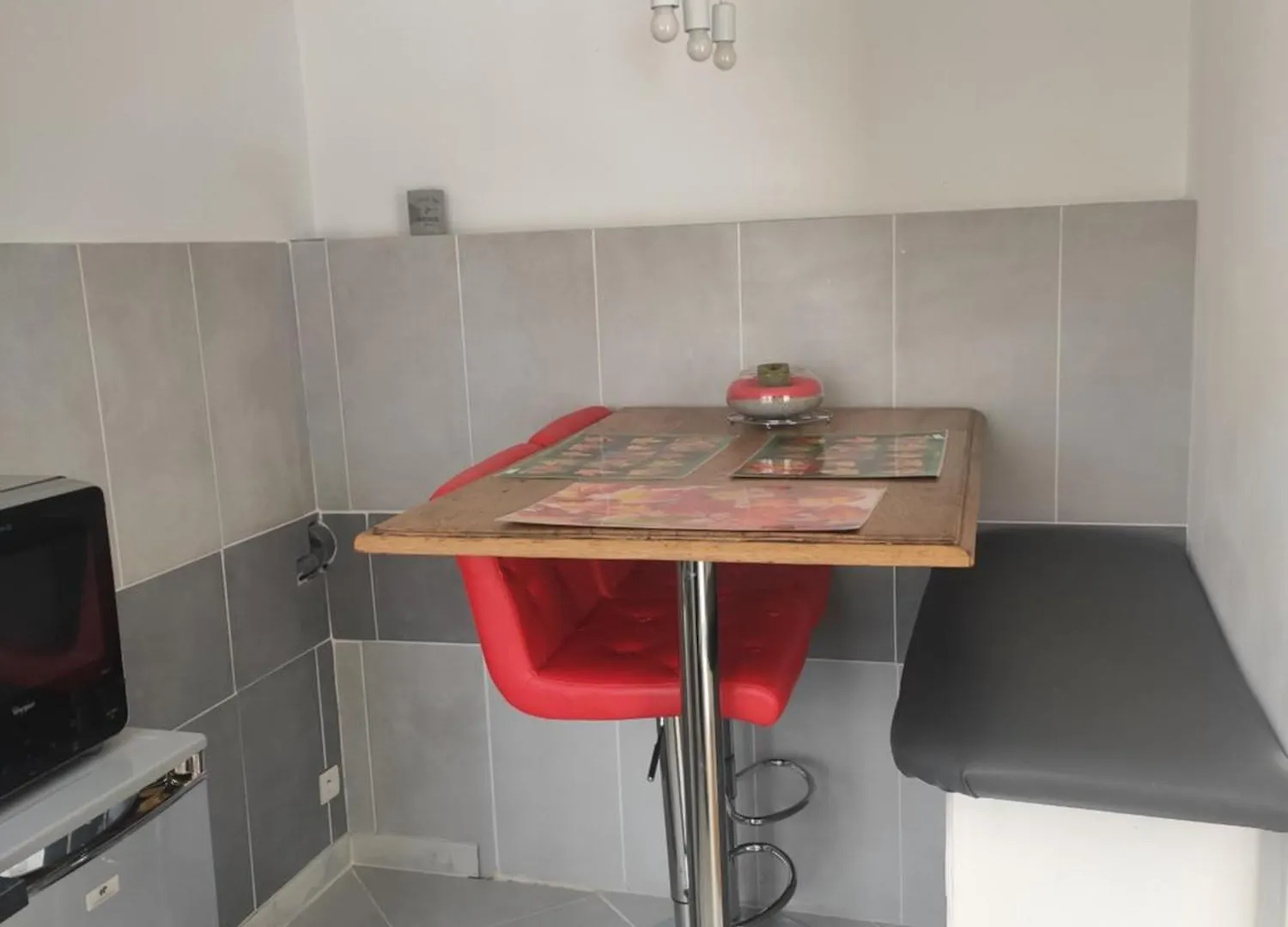 Petit Gite Paisible En Bord De Lac Saint-Gerons Holiday home