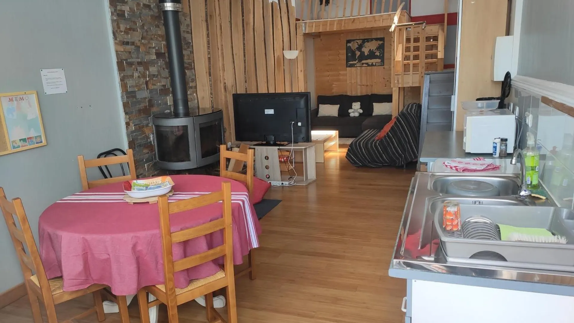 Petit Gite Paisible En Bord De Lac Saint-Gerons Holiday home