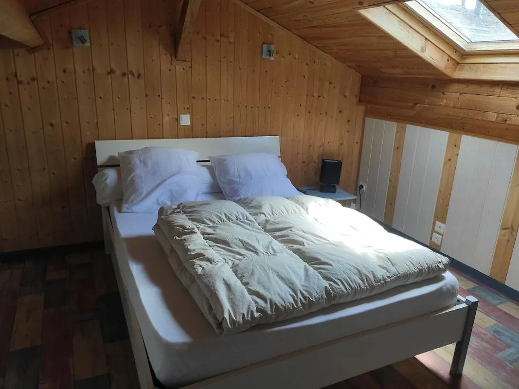 Holiday home Petit Gite Paisible En Bord De Lac Saint-Gerons