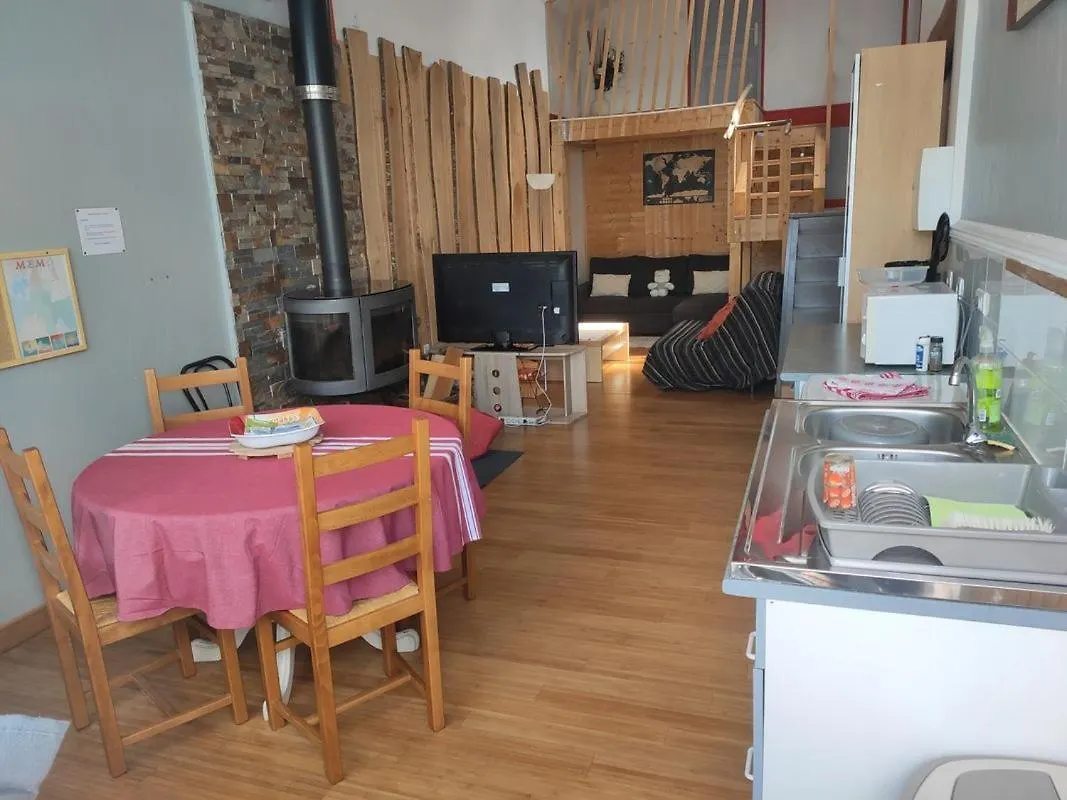 Holiday home Petit Gite Paisible En Bord De Lac Saint-Gerons France